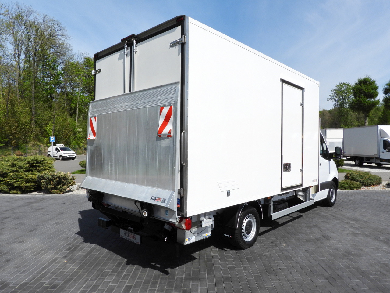 MERCEDES SPRINTER 316 REGRIGERATOR BOX 0*C LIFT 8 PALLETS CRUISE CONTROL PNEUMATICS AIR CONDITIONING 160HP - Комбе ладилник: слика 3 MERCEDES SPRINTER 316 REGRIGERATOR BOX 0*C LIFT 8 PALLETS CRUISE CONTROL PNEUMATICS AIR CONDITIONING 160HP - Комбе ладилник: слика 3