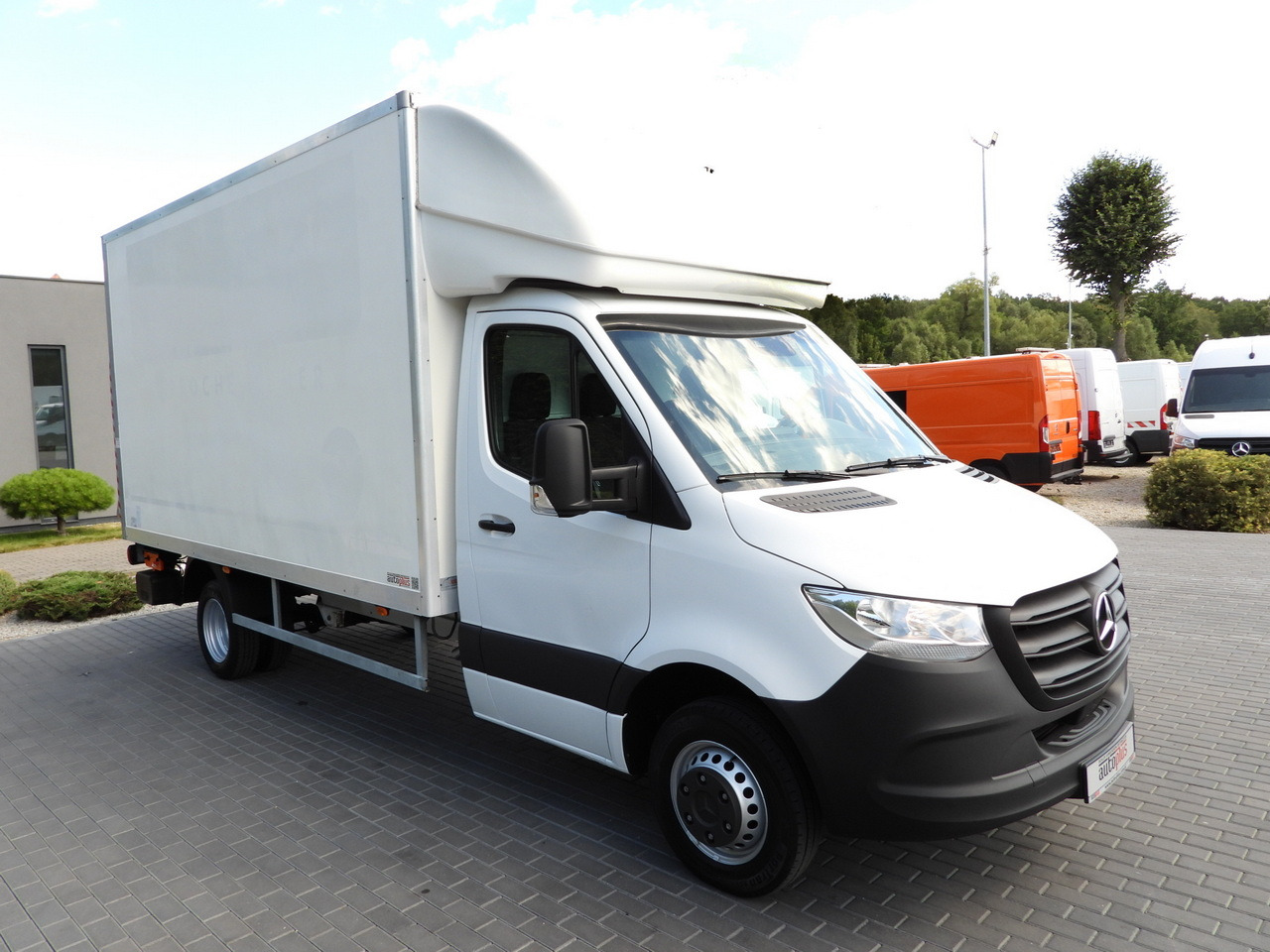 MERCEDES SPRINTER 514 BOX LIFT 8 PALLETS CRUISE CONTROL TWIN WHEELS AIR CONDITIONING 140HP - Комбе фургон: слика 4 MERCEDES SPRINTER 514 BOX LIFT 8 PALLETS CRUISE CONTROL TWIN WHEELS AIR CONDITIONING 140HP - Комбе фургон: слика 4