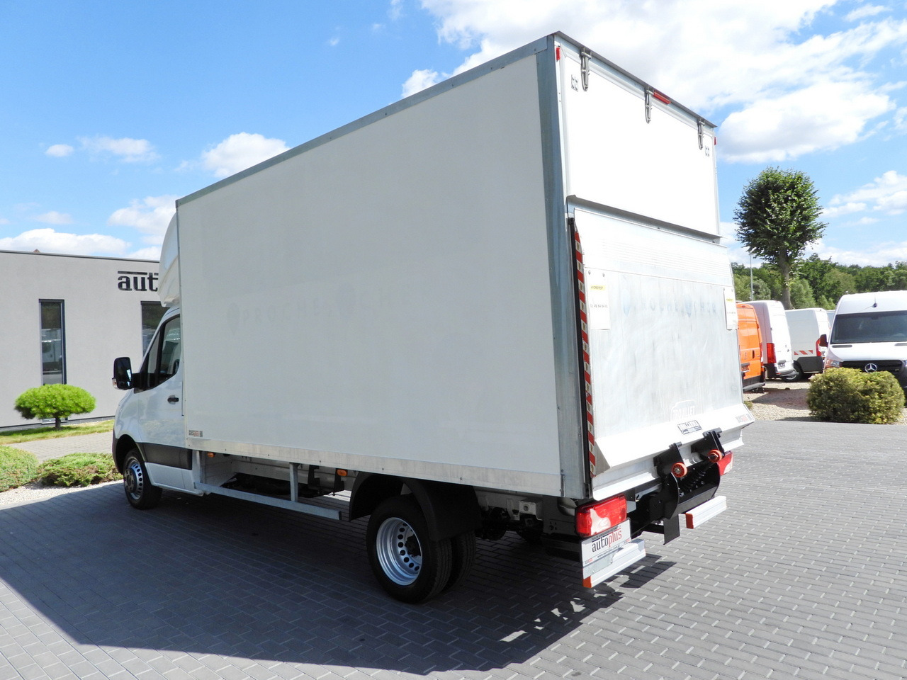Комбе фургон MERCEDES SPRINTER 514 BOX LIFT 8 PALLETS CRUISE CONTROL TWIN WHEELS AIR CONDITIONING 140HP: слика 9 Комбе фургон MERCEDES SPRINTER 514 BOX LIFT 8 PALLETS CRUISE CONTROL TWIN WHEELS AIR CONDITIONING 140HP: слика 9