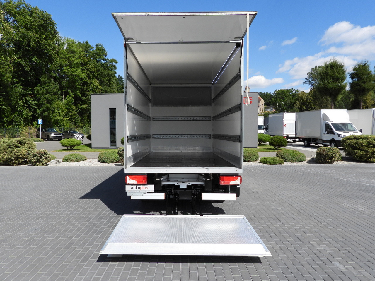 Комбе фургон MERCEDES SPRINTER 514 BOX LIFT 8 PALLETS CRUISE CONTROL TWIN WHEELS AIR CONDITIONING 140HP: слика 11 Комбе фургон MERCEDES SPRINTER 514 BOX LIFT 8 PALLETS CRUISE CONTROL TWIN WHEELS AIR CONDITIONING 140HP: слика 11