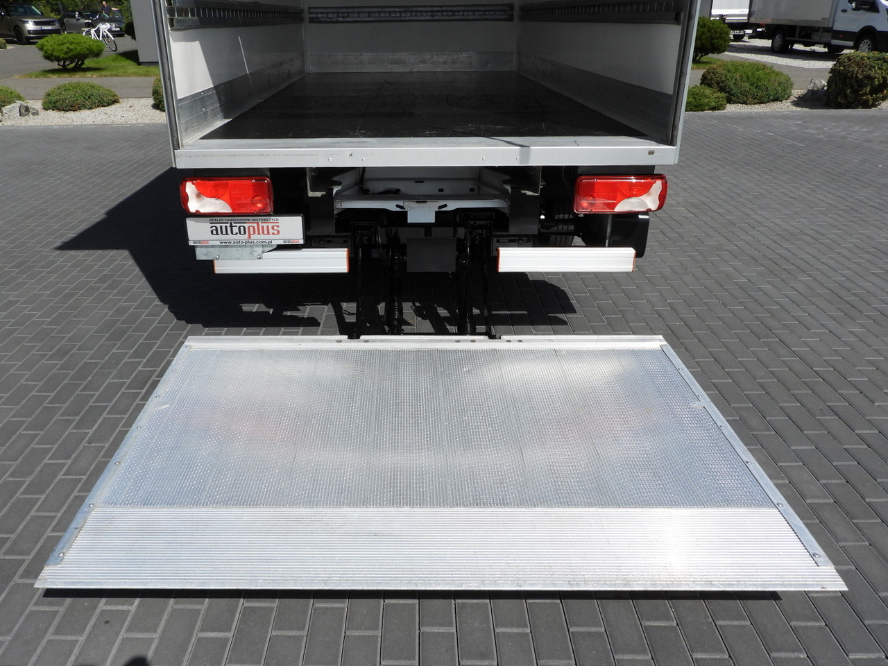 Комбе фургон MERCEDES SPRINTER 514 BOX LIFT 8 PALLETS CRUISE CONTROL TWIN WHEELS AIR CONDITIONING 140HP: слика 19 Комбе фургон MERCEDES SPRINTER 514 BOX LIFT 8 PALLETS CRUISE CONTROL TWIN WHEELS AIR CONDITIONING 140HP: слика 19