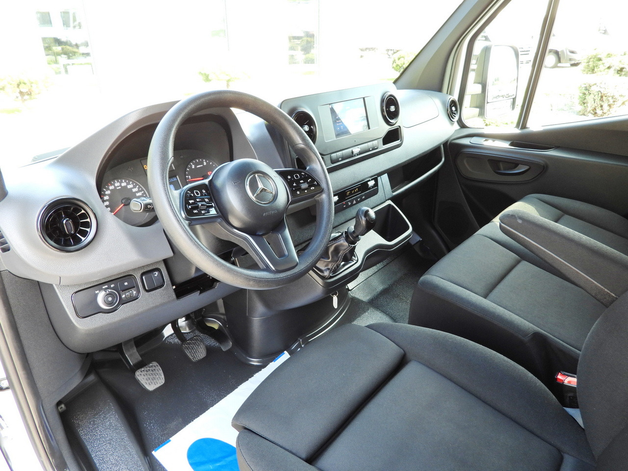 MERCEDES SPRINTER 514 BOX LIFT 8 PALLETS CRUISE CONTROL TWIN WHEELS AIR CONDITIONING 140HP - Комбе фургон: слика 2 MERCEDES SPRINTER 514 BOX LIFT 8 PALLETS CRUISE CONTROL TWIN WHEELS AIR CONDITIONING 140HP - Комбе фургон: слика 2