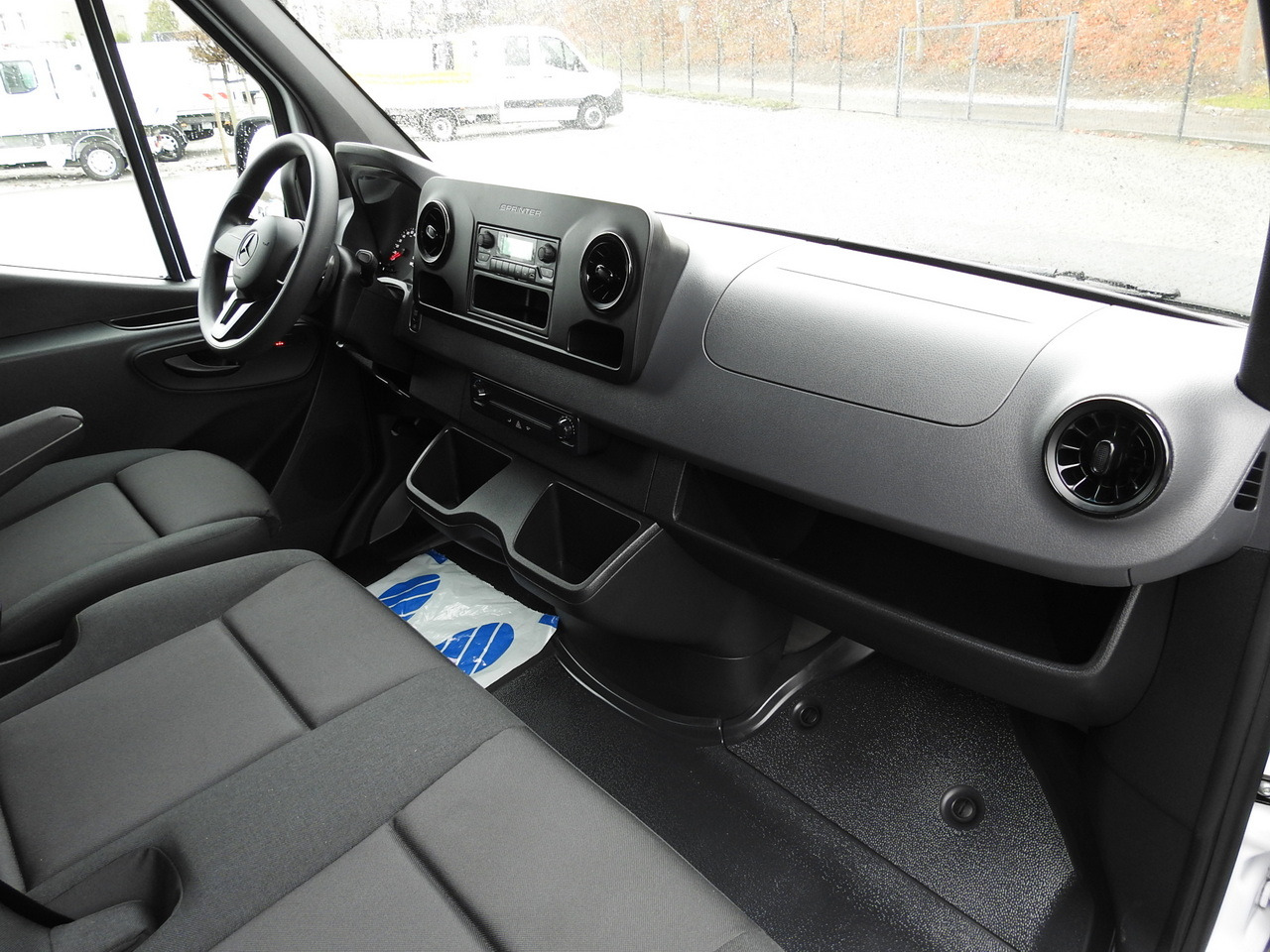 Лизинг на MERCEDES eSprinter NEW ELECTRIC VAN AUTOMATIC TRANSMISSION GUARANTEE 95HP MERCEDES eSprinter NEW ELECTRIC VAN AUTOMATIC TRANSMISSION GUARANTEE 95HP: слика 40 Лизинг на MERCEDES eSprinter NEW ELECTRIC VAN AUTOMATIC TRANSMISSION GUARANTEE 95HP MERCEDES eSprinter NEW ELECTRIC VAN AUTOMATIC TRANSMISSION GUARANTEE 95HP: слика 40