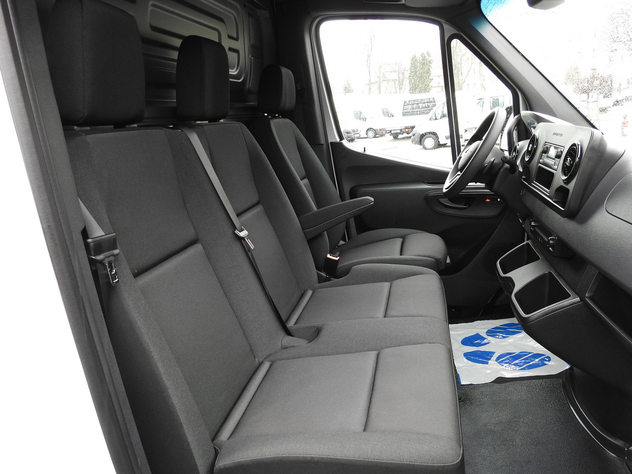 Лизинг на MERCEDES eSprinter NEW ELECTRIC VAN AUTOMATIC TRANSMISSION GUARANTEE 95HP MERCEDES eSprinter NEW ELECTRIC VAN AUTOMATIC TRANSMISSION GUARANTEE 95HP: слика 39 Лизинг на MERCEDES eSprinter NEW ELECTRIC VAN AUTOMATIC TRANSMISSION GUARANTEE 95HP MERCEDES eSprinter NEW ELECTRIC VAN AUTOMATIC TRANSMISSION GUARANTEE 95HP: слика 39