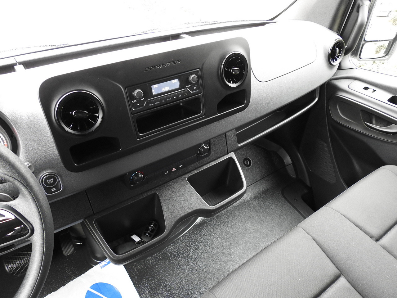 Лизинг на MERCEDES eSprinter NEW ELECTRIC VAN AUTOMATIC TRANSMISSION GUARANTEE 95HP MERCEDES eSprinter NEW ELECTRIC VAN AUTOMATIC TRANSMISSION GUARANTEE 95HP: слика 30 Лизинг на MERCEDES eSprinter NEW ELECTRIC VAN AUTOMATIC TRANSMISSION GUARANTEE 95HP MERCEDES eSprinter NEW ELECTRIC VAN AUTOMATIC TRANSMISSION GUARANTEE 95HP: слика 30