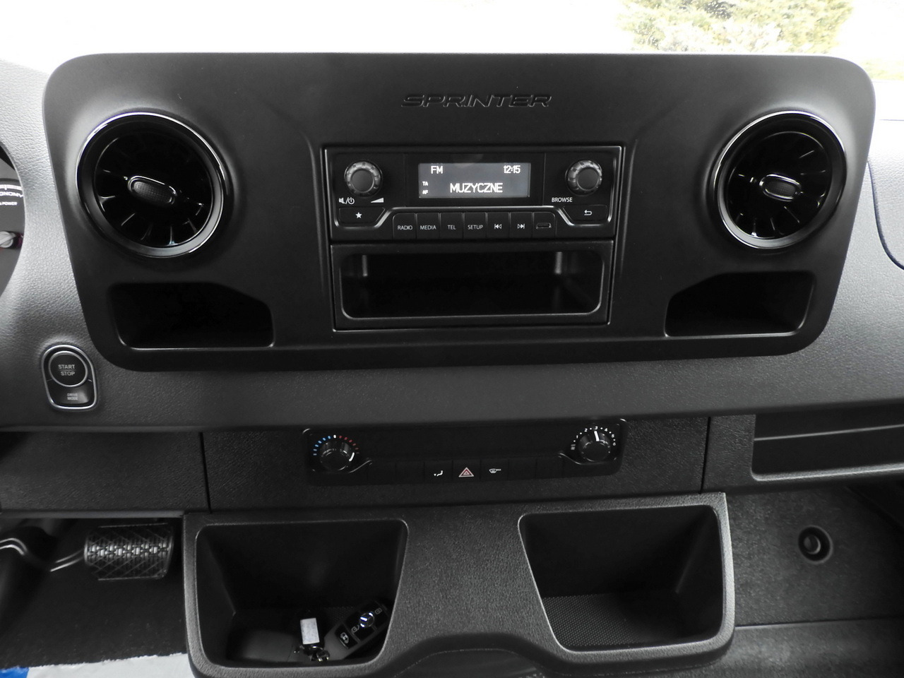 Лизинг на MERCEDES eSprinter NEW ELECTRIC VAN AUTOMATIC TRANSMISSION GUARANTEE 95HP MERCEDES eSprinter NEW ELECTRIC VAN AUTOMATIC TRANSMISSION GUARANTEE 95HP: слика 31 Лизинг на MERCEDES eSprinter NEW ELECTRIC VAN AUTOMATIC TRANSMISSION GUARANTEE 95HP MERCEDES eSprinter NEW ELECTRIC VAN AUTOMATIC TRANSMISSION GUARANTEE 95HP: слика 31