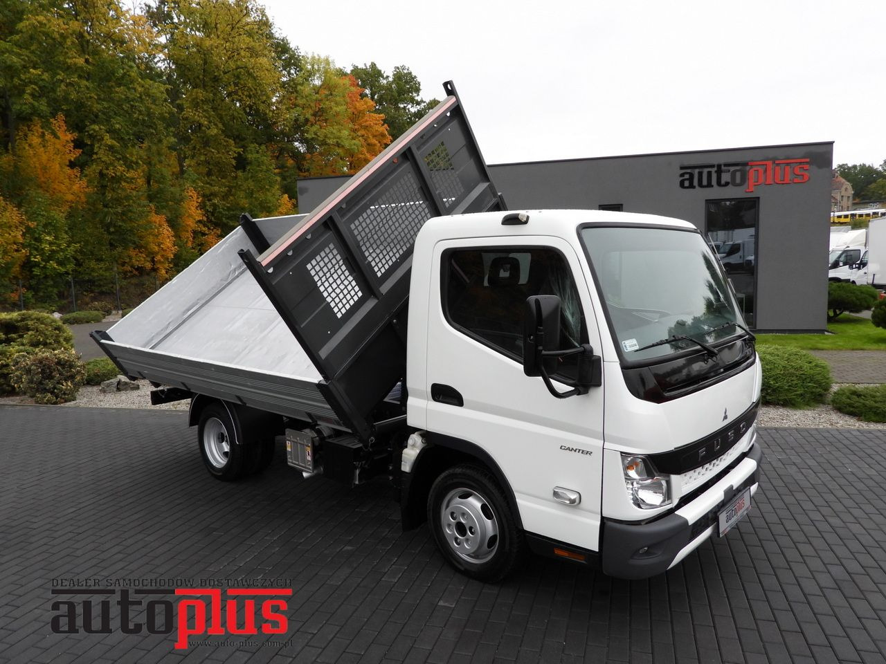 MITSUBISHI CANTER FUSO 3C15 THREE-WAY TIPPER 3 SEATS LED LIGHTS TWIN WHEELS  150HP - Комби кипер: слика 1 MITSUBISHI CANTER FUSO 3C15 THREE-WAY TIPPER 3 SEATS LED LIGHTS TWIN WHEELS  150HP - Комби кипер: слика 1
