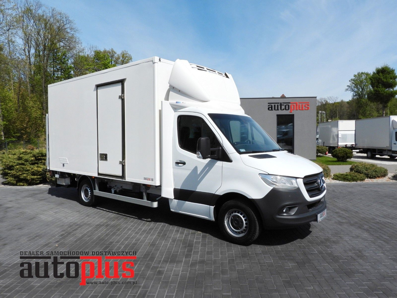 Mercedes-Benz SPRINTER 316 KÜHLKOFFER 0*C AUFZUG 8 PALETTEN - Комбе ладилник: слика 1 Mercedes-Benz SPRINTER 316 KÜHLKOFFER 0*C AUFZUG 8 PALETTEN - Комбе ладилник: слика 1