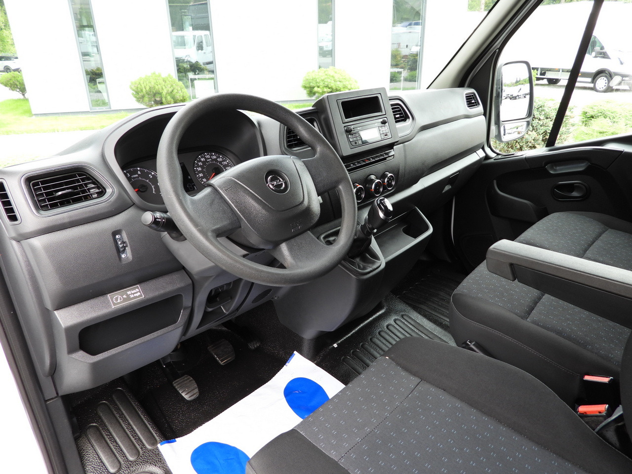 OPEL MOVANO TIPPER DOUBLE CABIN DOKA 7 SEATS LED LIGHTS TWIN WHEELS AIR CONDITIONING 145HP - Комби кипер: слика 2 OPEL MOVANO TIPPER DOUBLE CABIN DOKA 7 SEATS LED LIGHTS TWIN WHEELS AIR CONDITIONING 145HP - Комби кипер: слика 2