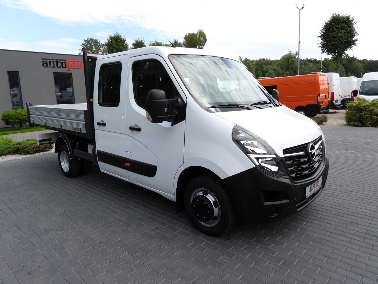 OPEL MOVANO TIPPER DOUBLE CABIN DOKA 7 SEATS LED LIGHTS TWIN WHEELS AIR CONDITIONING 145HP - Комби кипер: слика 4 OPEL MOVANO TIPPER DOUBLE CABIN DOKA 7 SEATS LED LIGHTS TWIN WHEELS AIR CONDITIONING 145HP - Комби кипер: слика 4