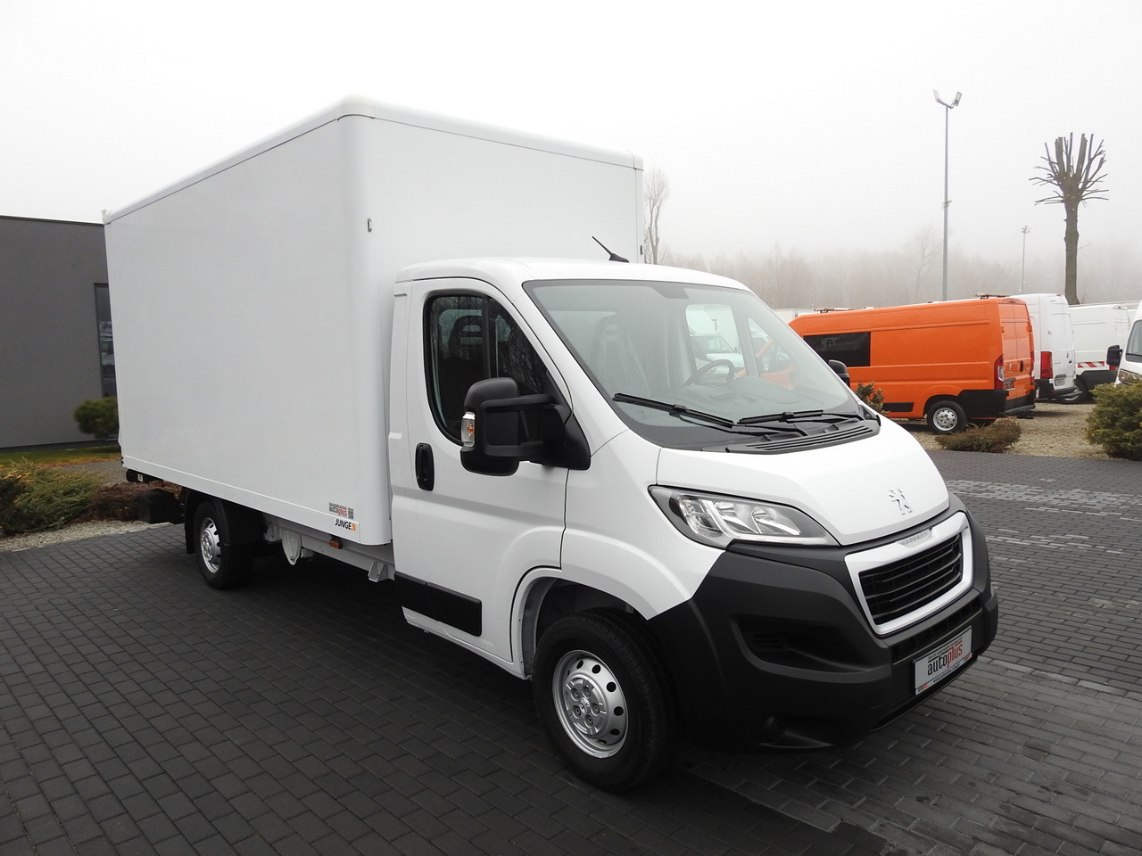 PEUGEOT BOXER BOX LIFT 8 PALLETS CRUISE CONTROL AIR CONDITIONING 140HP - Комбе ладилник: слика 4 PEUGEOT BOXER BOX LIFT 8 PALLETS CRUISE CONTROL AIR CONDITIONING 140HP - Комбе ладилник: слика 4
