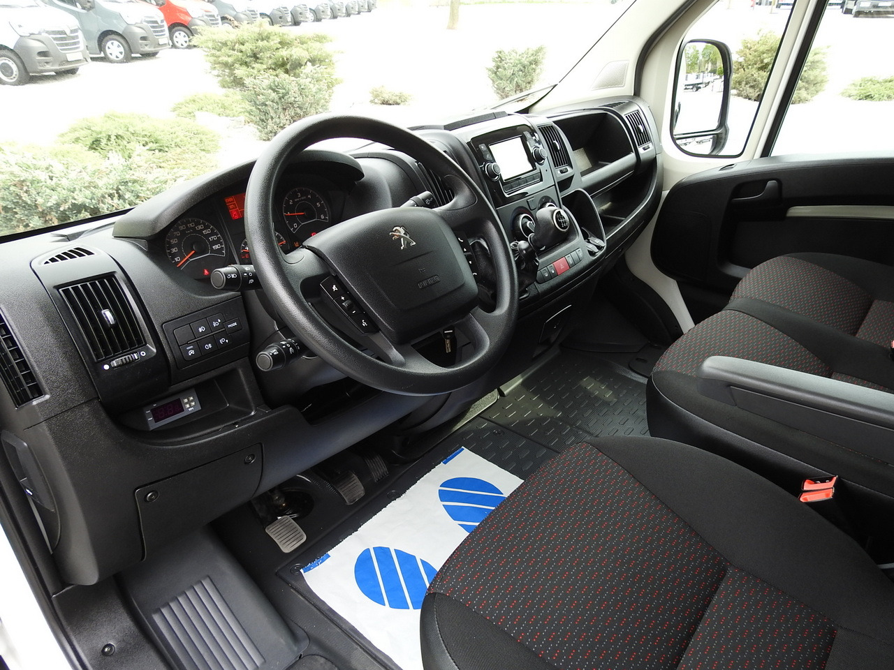 PEUGEOT BOXER REFRIGERATOR VAN 0*C CRUISE CONTROL NAVIGATION AIR CONDITIONING 135HP - Комбе ладилник: слика 2 PEUGEOT BOXER REFRIGERATOR VAN 0*C CRUISE CONTROL NAVIGATION AIR CONDITIONING 135HP - Комбе ладилник: слика 2