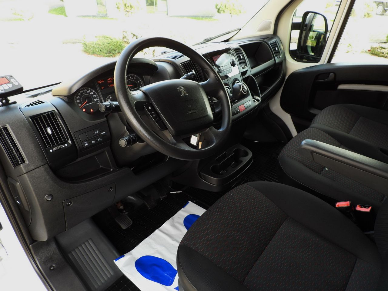 PEUGEOT BOXER REGRIGERATOR BOX 0*C 8 PALLETS CRUISE CONTROL LED LIGHTS AIR CONDITIONING 140HP - Комбе ладилник: слика 2 PEUGEOT BOXER REGRIGERATOR BOX 0*C 8 PALLETS CRUISE CONTROL LED LIGHTS AIR CONDITIONING 140HP - Комбе ладилник: слика 2