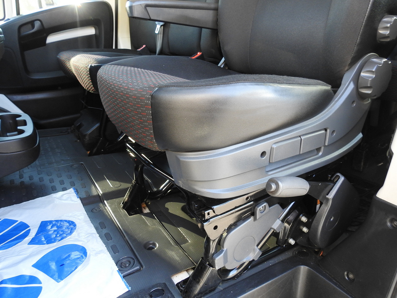 Лизинг на PEUGEOT BOXER STAKE BODY DOUBLE CABIN DOKA 7 SEATS AIR CONDITIONING 140HP PEUGEOT BOXER STAKE BODY DOUBLE CABIN DOKA 7 SEATS AIR CONDITIONING 140HP: слика 29 Лизинг на PEUGEOT BOXER STAKE BODY DOUBLE CABIN DOKA 7 SEATS AIR CONDITIONING 140HP PEUGEOT BOXER STAKE BODY DOUBLE CABIN DOKA 7 SEATS AIR CONDITIONING 140HP: слика 29