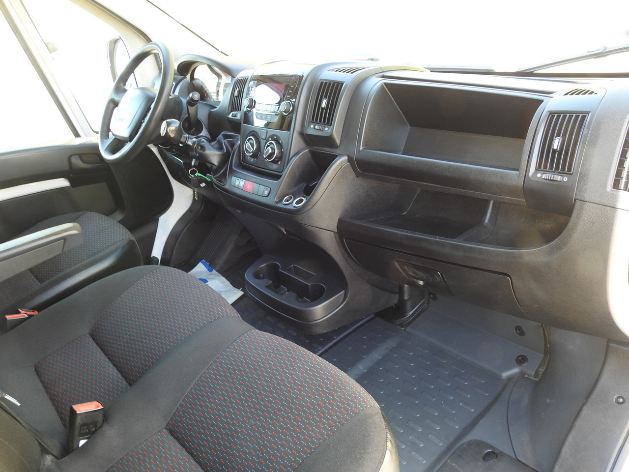 Лизинг на PEUGEOT BOXER STAKE BODY DOUBLE CABIN DOKA 7 SEATS AIR CONDITIONING 140HP PEUGEOT BOXER STAKE BODY DOUBLE CABIN DOKA 7 SEATS AIR CONDITIONING 140HP: слика 41 Лизинг на PEUGEOT BOXER STAKE BODY DOUBLE CABIN DOKA 7 SEATS AIR CONDITIONING 140HP PEUGEOT BOXER STAKE BODY DOUBLE CABIN DOKA 7 SEATS AIR CONDITIONING 140HP: слика 41