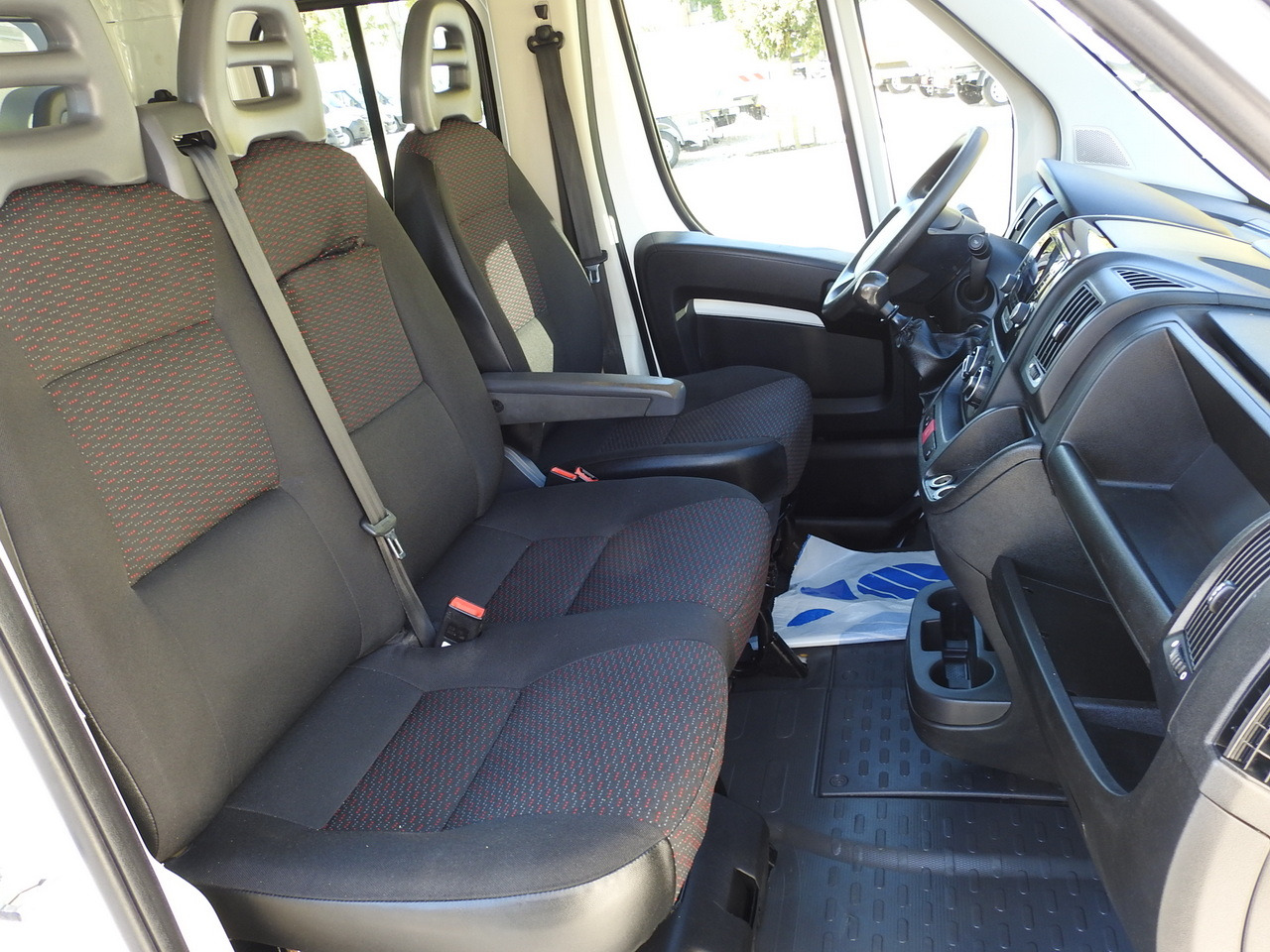 Лизинг на PEUGEOT BOXER STAKE BODY DOUBLE CABIN DOKA 7 SEATS AIR CONDITIONING 140HP PEUGEOT BOXER STAKE BODY DOUBLE CABIN DOKA 7 SEATS AIR CONDITIONING 140HP: слика 40 Лизинг на PEUGEOT BOXER STAKE BODY DOUBLE CABIN DOKA 7 SEATS AIR CONDITIONING 140HP PEUGEOT BOXER STAKE BODY DOUBLE CABIN DOKA 7 SEATS AIR CONDITIONING 140HP: слика 40