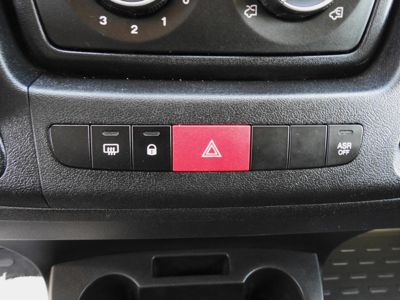 Лизинг на PEUGEOT BOXER STAKE BODY DOUBLE CABIN DOKA 7 SEATS AIR CONDITIONING 140HP PEUGEOT BOXER STAKE BODY DOUBLE CABIN DOKA 7 SEATS AIR CONDITIONING 140HP: слика 37 Лизинг на PEUGEOT BOXER STAKE BODY DOUBLE CABIN DOKA 7 SEATS AIR CONDITIONING 140HP PEUGEOT BOXER STAKE BODY DOUBLE CABIN DOKA 7 SEATS AIR CONDITIONING 140HP: слика 37