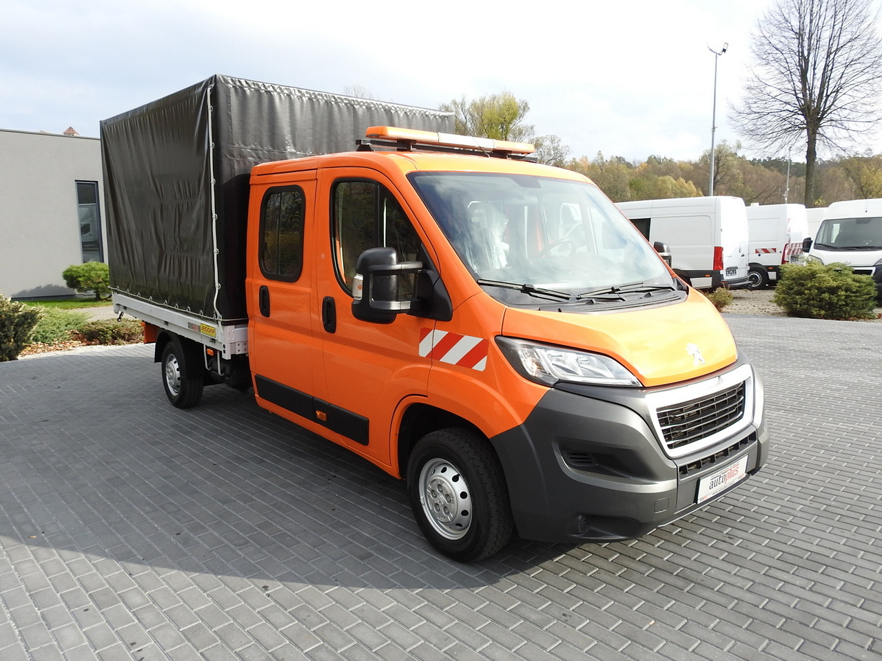 PEUGEOT BOXER STAKE BODY TARPAULIN DOUBLE CABIN DOKA 7 SEATS AIR CONDITIONING PNEUMATICS 140HP - Комби со двојна кабина: слика 4 PEUGEOT BOXER STAKE BODY TARPAULIN DOUBLE CABIN DOKA 7 SEATS AIR CONDITIONING PNEUMATICS 140HP - Комби со двојна кабина: слика 4