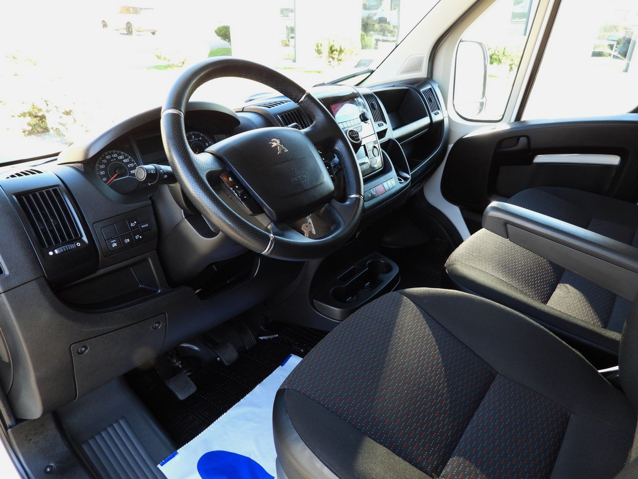 PEUGEOT BOXER TARPAULIN 10 PALLETS WEBASTO LED LIGHTS PNEUMATICS AIR CONDITIONING 165HP - Комбе со церада: слика 2 PEUGEOT BOXER TARPAULIN 10 PALLETS WEBASTO LED LIGHTS PNEUMATICS AIR CONDITIONING 165HP - Комбе со церада: слика 2