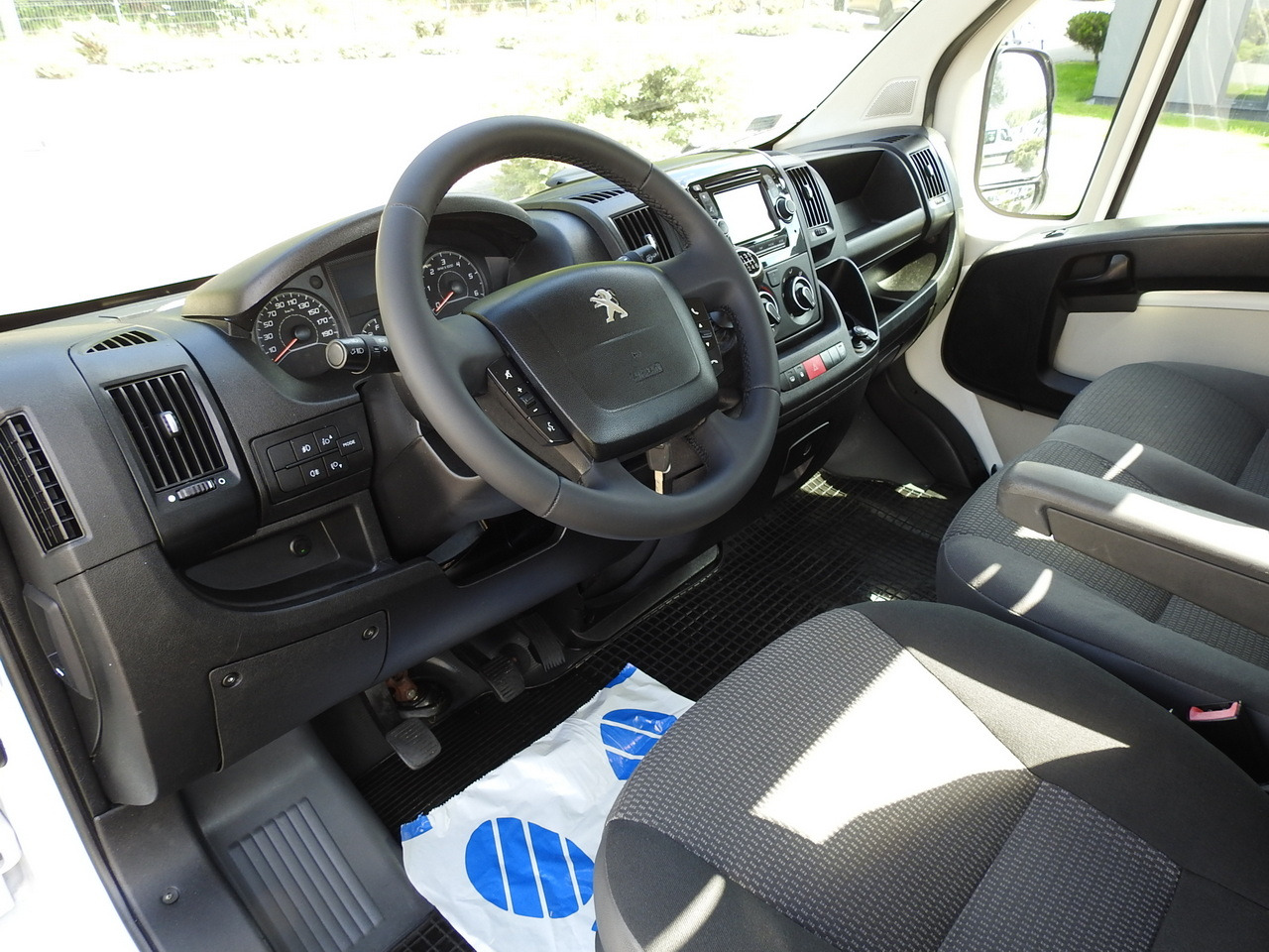 PEUGEOT BOXER THREE-WAY TIPPER AIR CONDITIONING 130HP - Комби кипер: слика 2 PEUGEOT BOXER THREE-WAY TIPPER AIR CONDITIONING 130HP - Комби кипер: слика 2