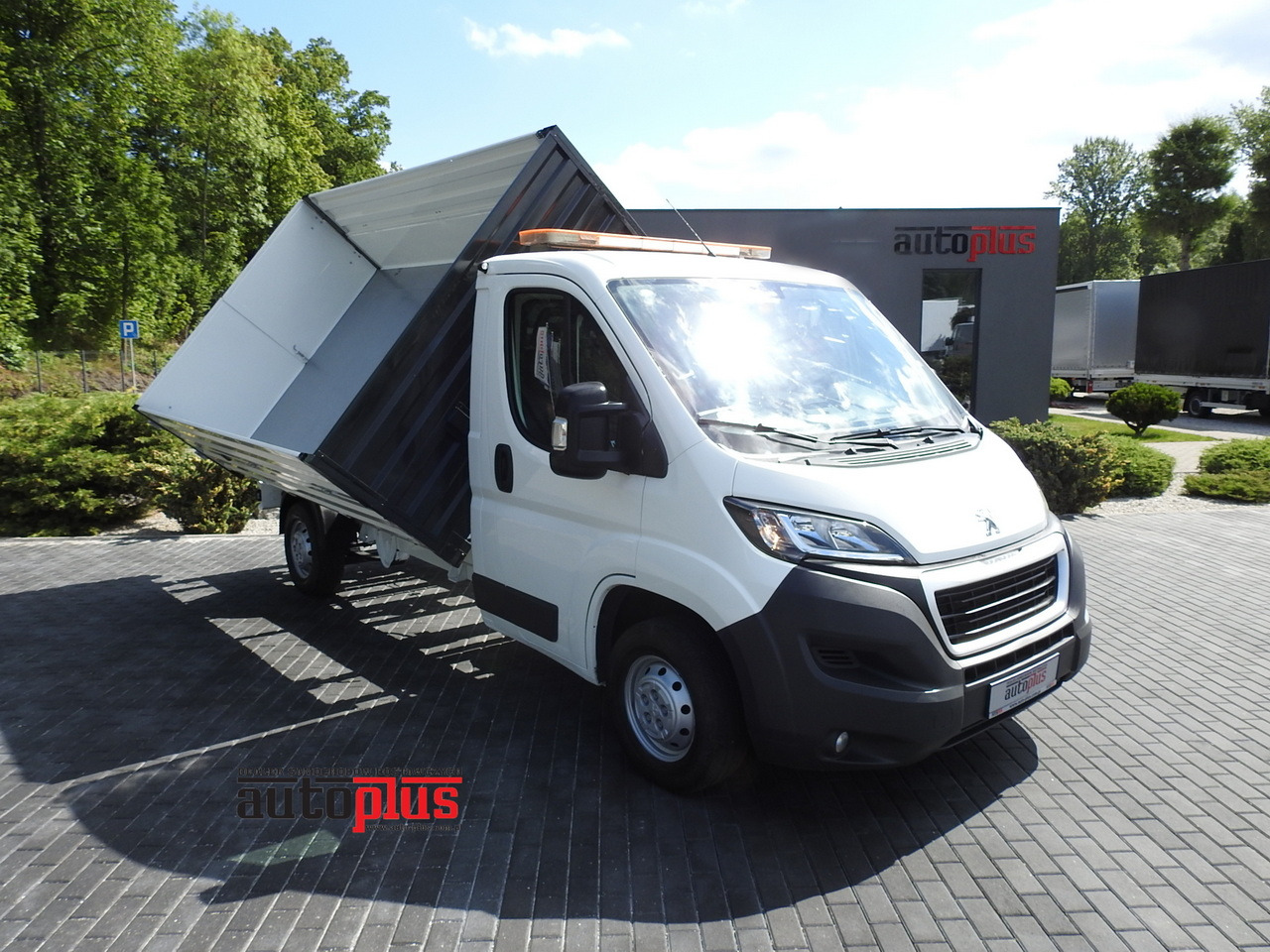 PEUGEOT BOXER THREE-WAY TIPPER AIR CONDITIONING 130HP - Комби кипер: слика 1 PEUGEOT BOXER THREE-WAY TIPPER AIR CONDITIONING 130HP - Комби кипер: слика 1