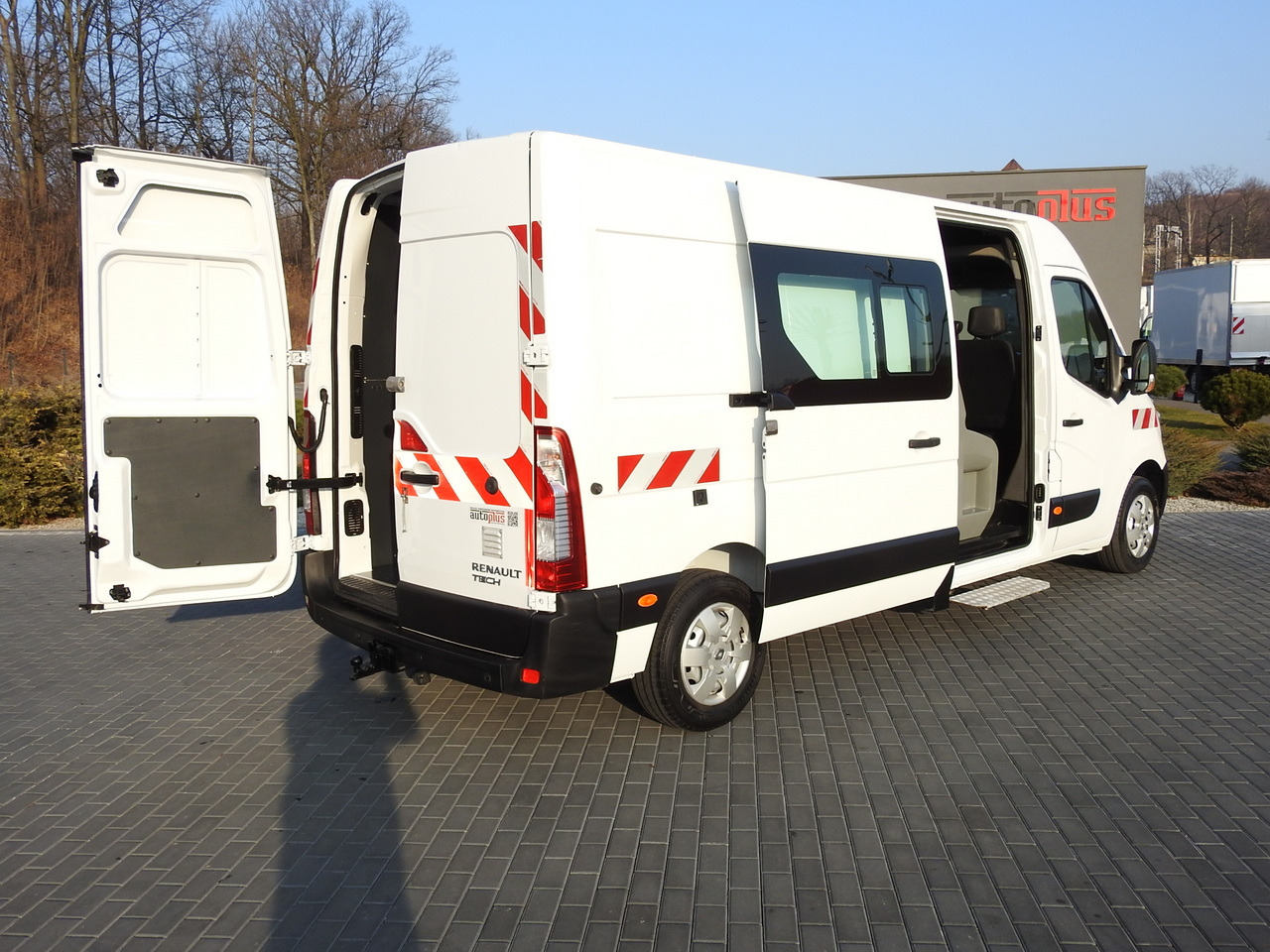 RENAULT MASTER BOX DELIVERY VAN 7 SEATS CRUISE CONTROL AIR CONDITIONING 130HP - Товарно комбе: слика 3 RENAULT MASTER BOX DELIVERY VAN 7 SEATS CRUISE CONTROL AIR CONDITIONING 130HP - Товарно комбе: слика 3