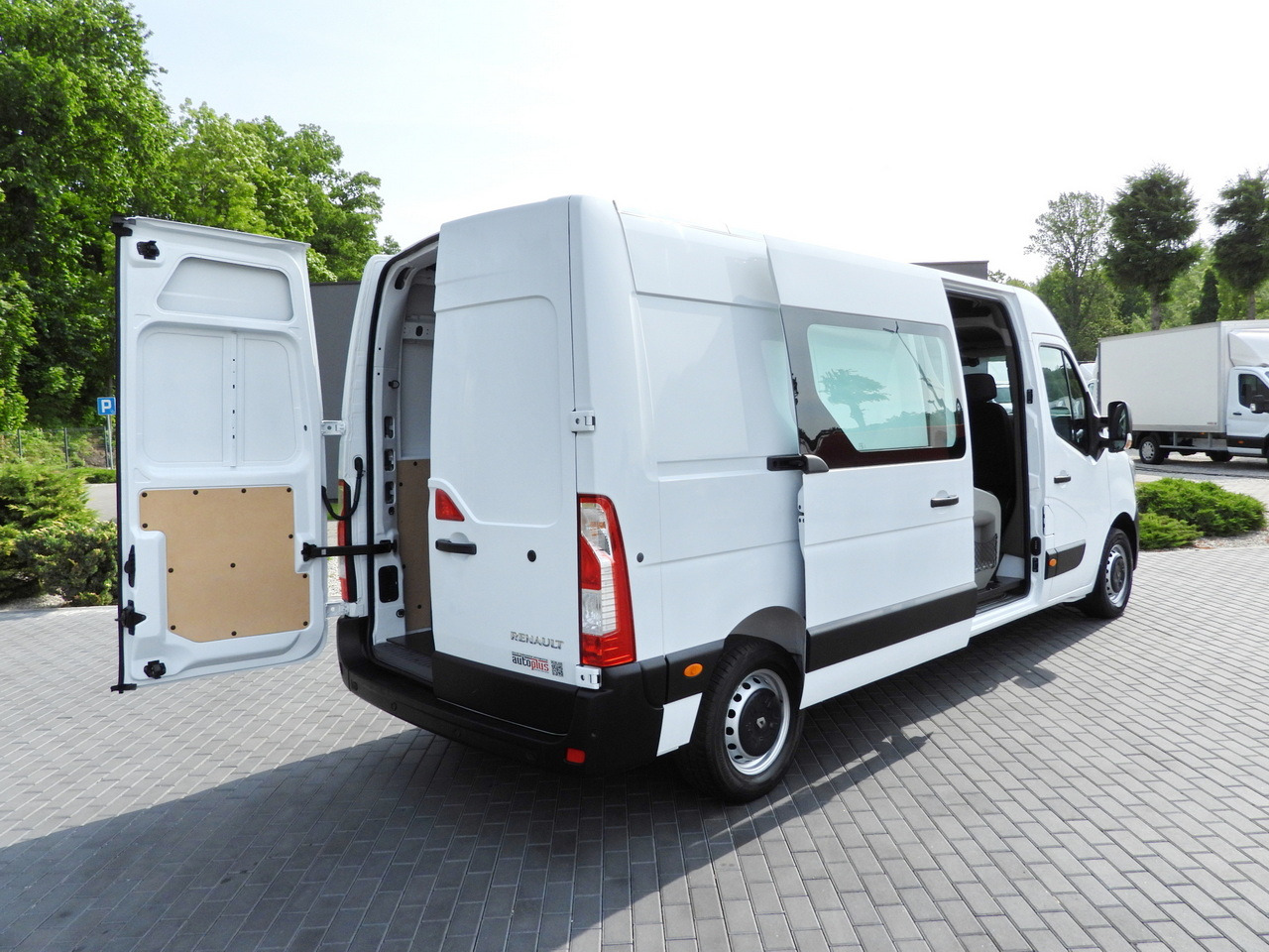RENAULT MASTER BOX DELIVERY VAN 7 SEATS CRUISE CONTROL NAVIGATION LED LIGHTS AIR CONDITIONING 140HP - Товарно комбе: слика 3 RENAULT MASTER BOX DELIVERY VAN 7 SEATS CRUISE CONTROL NAVIGATION LED LIGHTS AIR CONDITIONING 140HP - Товарно комбе: слика 3