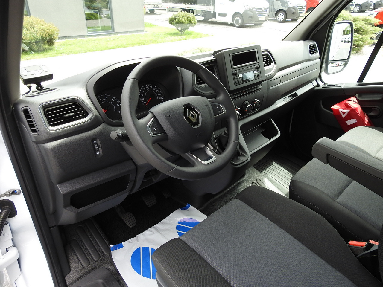 RENAULT MASTER NEW REGRIGERATOR BOX -10*C 8 PALLETS CRUISE CONTROL AIR CONDITIONING LED LIGHTS GUARANTEE 165HP - Комбе ладилник: слика 2 RENAULT MASTER NEW REGRIGERATOR BOX -10*C 8 PALLETS CRUISE CONTROL AIR CONDITIONING LED LIGHTS GUARANTEE 165HP - Комбе ладилник: слика 2