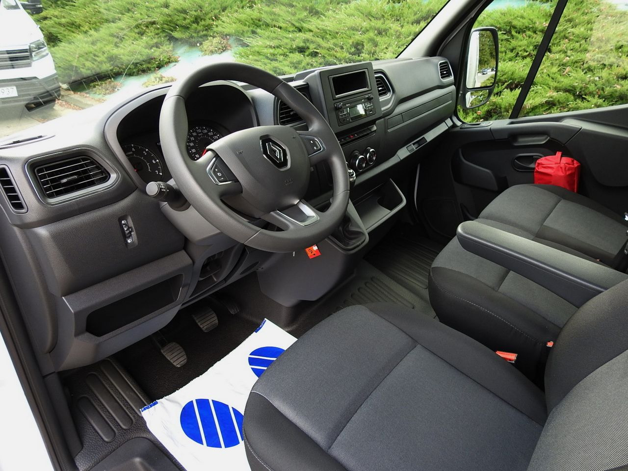 RENAULT MASTER NEW TARPAULIN 8 PALLETS CRUISE CONTROL LED LIGHTS AIR CONDITIONING 165HP - Комбе со церада: слика 2 RENAULT MASTER NEW TARPAULIN 8 PALLETS CRUISE CONTROL LED LIGHTS AIR CONDITIONING 165HP - Комбе со церада: слика 2