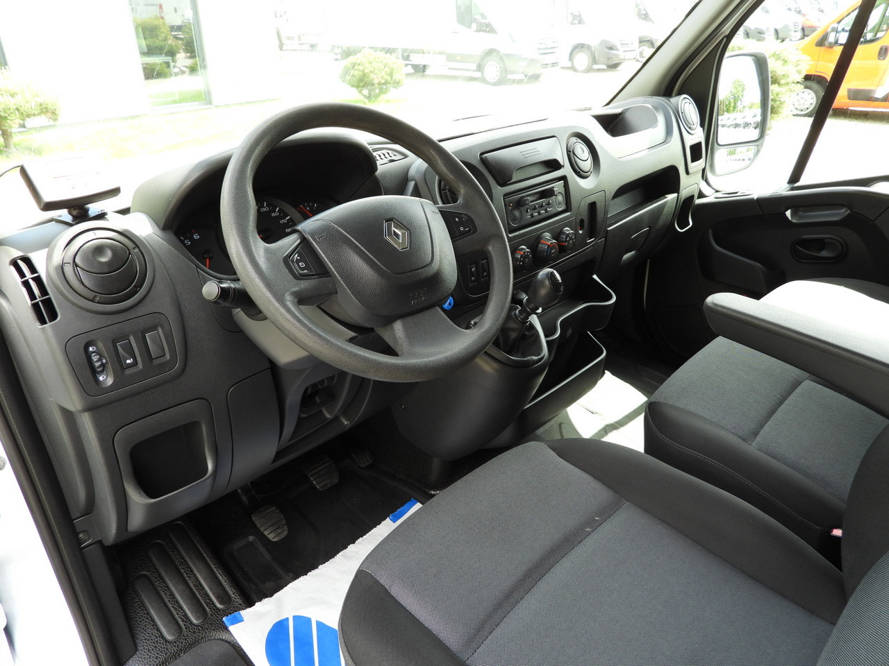 RENAULT MASTER REFRIGERATOR VAN -20*C POWER SUPPLY 230V CRUISE CONTROL AIR CONDITIONING 145HP - Комбе ладилник: слика 2 RENAULT MASTER REFRIGERATOR VAN -20*C POWER SUPPLY 230V CRUISE CONTROL AIR CONDITIONING 145HP - Комбе ладилник: слика 2