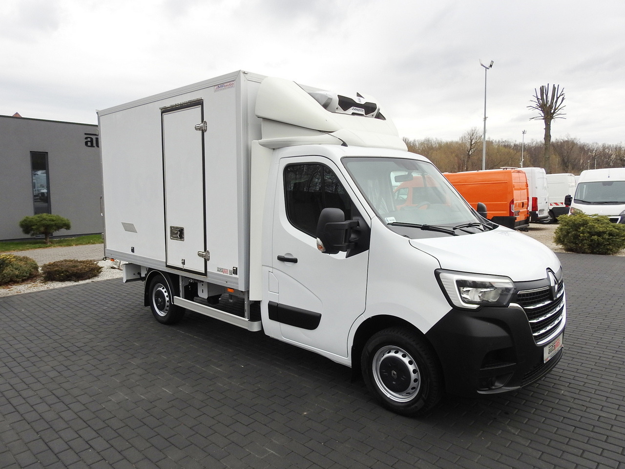 RENAULT MASTER REGRIGERATOR BOX 0*C LED LIGHTS AIR CONDITIONING 145HP - Комбе ладилник: слика 4 RENAULT MASTER REGRIGERATOR BOX 0*C LED LIGHTS AIR CONDITIONING 145HP - Комбе ладилник: слика 4