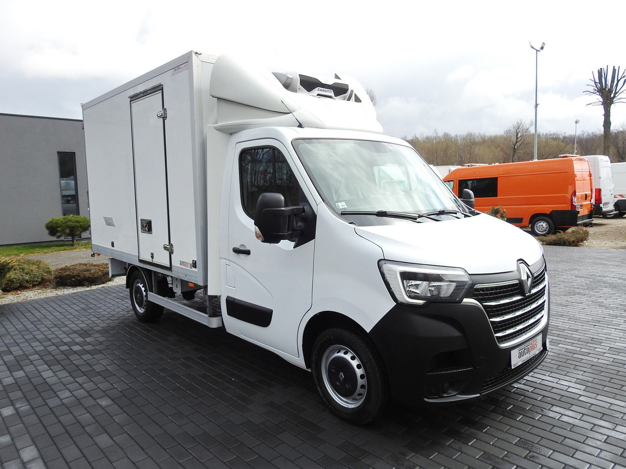 RENAULT MASTER REGRIGERATOR BOX 0*C LED LIGHTS AIR CONDITIONING 145HP - Комбе ладилник: слика 4 RENAULT MASTER REGRIGERATOR BOX 0*C LED LIGHTS AIR CONDITIONING 145HP - Комбе ладилник: слика 4