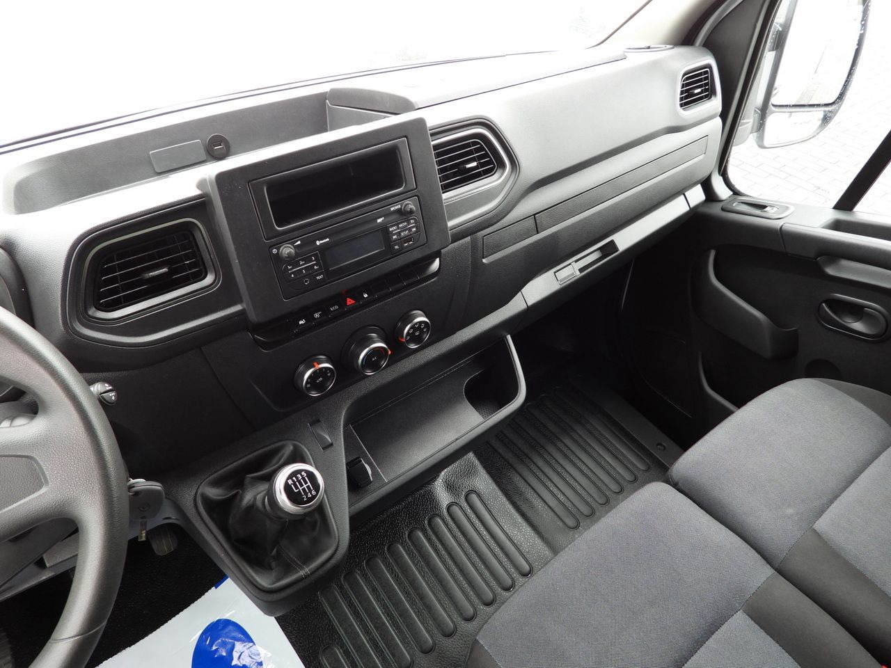 Комбе ладилник RENAULT MASTER REGRIGERATOR BOX 0*C LED LIGHTS AIR CONDITIONING 165HP: слика 30 Комбе ладилник RENAULT MASTER REGRIGERATOR BOX 0*C LED LIGHTS AIR CONDITIONING 165HP: слика 30