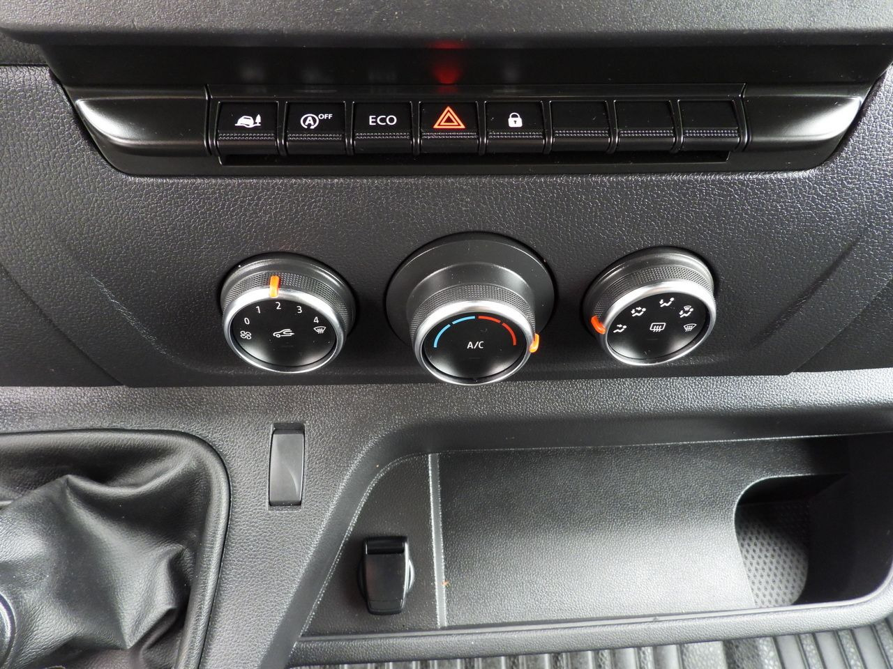 Комбе ладилник RENAULT MASTER REGRIGERATOR BOX 0*C LED LIGHTS AIR CONDITIONING 165HP: слика 33 Комбе ладилник RENAULT MASTER REGRIGERATOR BOX 0*C LED LIGHTS AIR CONDITIONING 165HP: слика 33