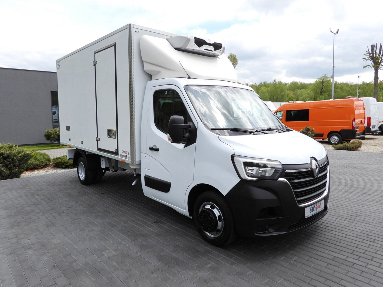 RENAULT MASTER REGRIGERATOR BOX -10*C CRUISE CONTROL LED LIGHTS TWIN WHEELS AIR CONDITIONING 145HP - Комбе ладилник: слика 4 RENAULT MASTER REGRIGERATOR BOX -10*C CRUISE CONTROL LED LIGHTS TWIN WHEELS AIR CONDITIONING 145HP - Комбе ладилник: слика 4