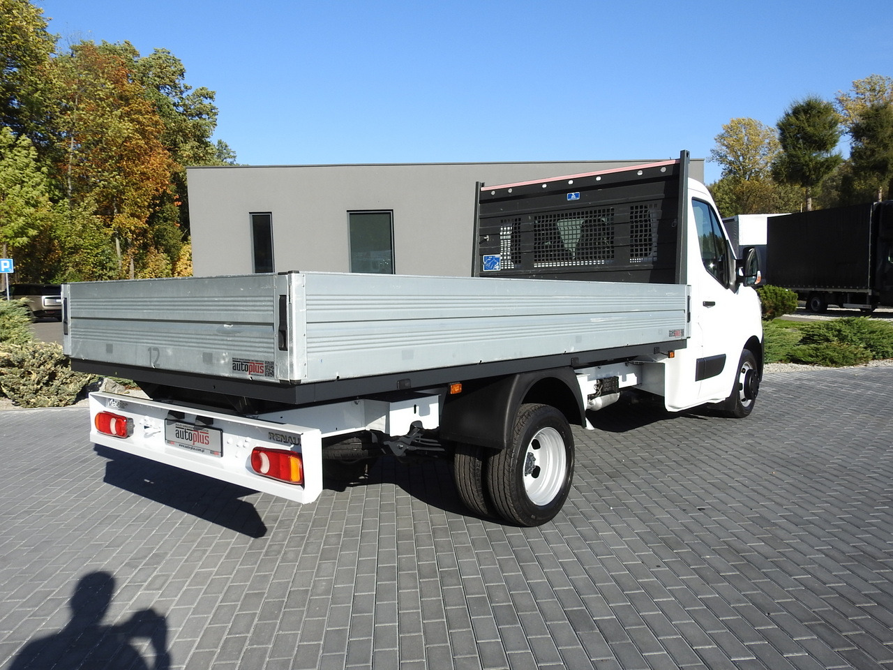 RENAULT MASTER STAKE BODY CRUISE CONTROL AIR CONDITIONING LED LIGHTS TWIN WHEELS 130HP - Комбе со отворен сандак: слика 3 RENAULT MASTER STAKE BODY CRUISE CONTROL AIR CONDITIONING LED LIGHTS TWIN WHEELS 130HP - Комбе со отворен сандак: слика 3