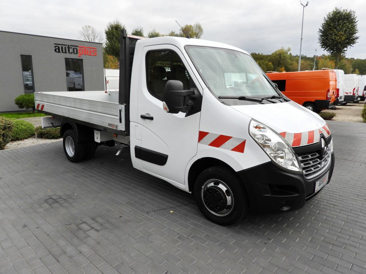 RENAULT MASTER STAKE BODY CRUISE CONTROL NAVIGATION TWIN WHEELS AIR CONDITIONING 130HP - Комбе со отворен сандак: слика 4 RENAULT MASTER STAKE BODY CRUISE CONTROL NAVIGATION TWIN WHEELS AIR CONDITIONING 130HP - Комбе со отворен сандак: слика 4
