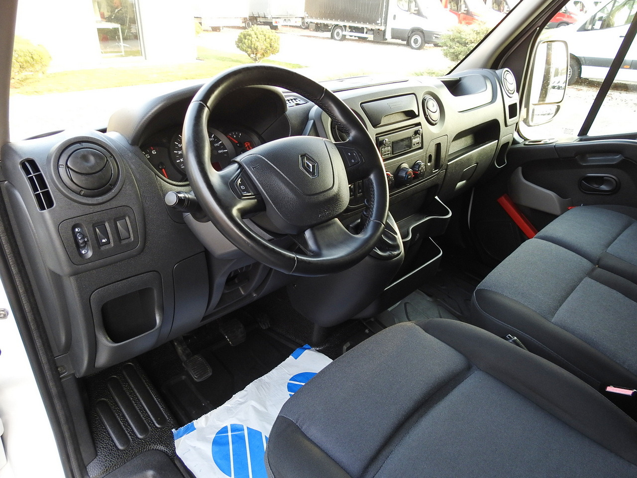 RENAULT MASTER TARPAULIN 10 PALLETS WEBASTO CRUISE CONTROL AIR CONDITIONING PNEUMATICS 170HP - Комбе со церада: слика 2 RENAULT MASTER TARPAULIN 10 PALLETS WEBASTO CRUISE CONTROL AIR CONDITIONING PNEUMATICS 170HP - Комбе со церада: слика 2