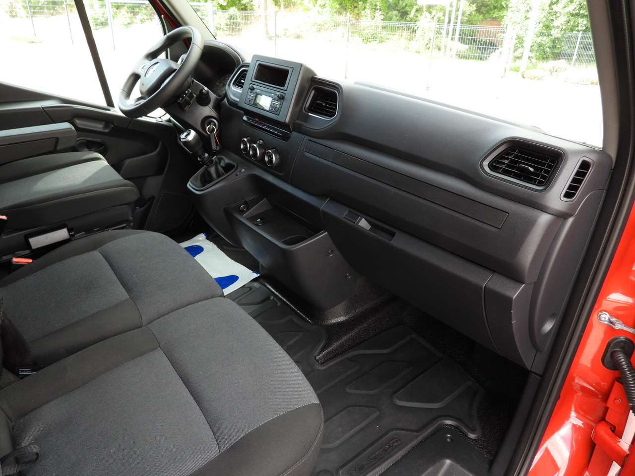 Комбе со церада RENAULT MASTER TARPAULIN 10 PALLETS WEBASTO CRUISE CONTROL LED LIGHTS AIR CONDITIONING 165HP: слика 40 Комбе со церада RENAULT MASTER TARPAULIN 10 PALLETS WEBASTO CRUISE CONTROL LED LIGHTS AIR CONDITIONING 165HP: слика 40