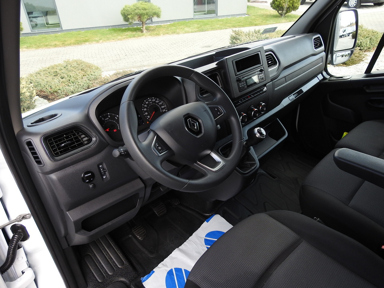 RENAULT MASTER TARPAULIN 10 PALLETS WEBASTO CRUISE CONTROL LED LIGHTS PNEUMATICS AIR CONDITIONING 165HP - Комбе со церада: слика 2 RENAULT MASTER TARPAULIN 10 PALLETS WEBASTO CRUISE CONTROL LED LIGHTS PNEUMATICS AIR CONDITIONING 165HP - Комбе со церада: слика 2