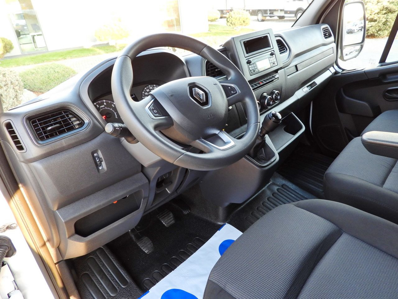 RENAULT MASTER TARPAULIN 10 PALLETS WEBASTO CRUISE CONTROL LED LIGHTS PNEUMATICS AIR CONDITIONING 165HP - Комбе со церада: слика 2 RENAULT MASTER TARPAULIN 10 PALLETS WEBASTO CRUISE CONTROL LED LIGHTS PNEUMATICS AIR CONDITIONING 165HP - Комбе со церада: слика 2