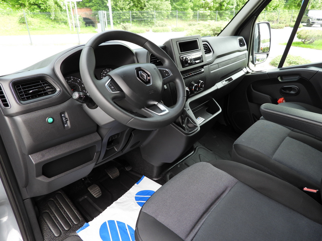 RENAULT MASTER TARPAULIN 10 PALLETS WEBASTO CRUISE CONTROL LED LIGHTS PNEUMATICS AIR CONDITIONING 165HP - Комбе со церада: слика 2 RENAULT MASTER TARPAULIN 10 PALLETS WEBASTO CRUISE CONTROL LED LIGHTS PNEUMATICS AIR CONDITIONING 165HP - Комбе со церада: слика 2