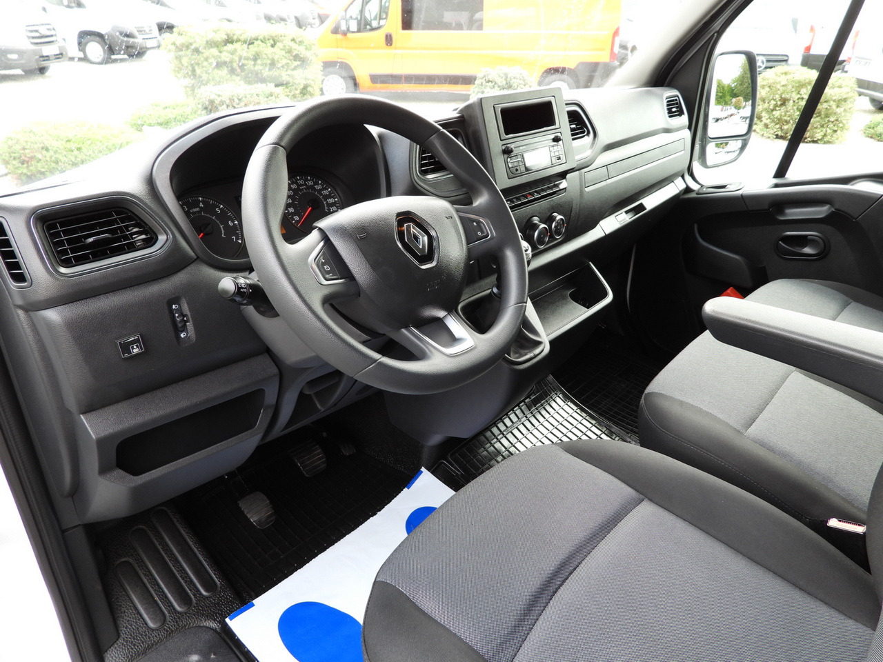 RENAULT MASTER TARPAULIN 10 PALLETS WEBASTO CRUISE CONTROL LED LIGHTS PNEUMATICS AIR CONDITIONING 165HP - Комбе со церада: слика 2 RENAULT MASTER TARPAULIN 10 PALLETS WEBASTO CRUISE CONTROL LED LIGHTS PNEUMATICS AIR CONDITIONING 165HP - Комбе со церада: слика 2