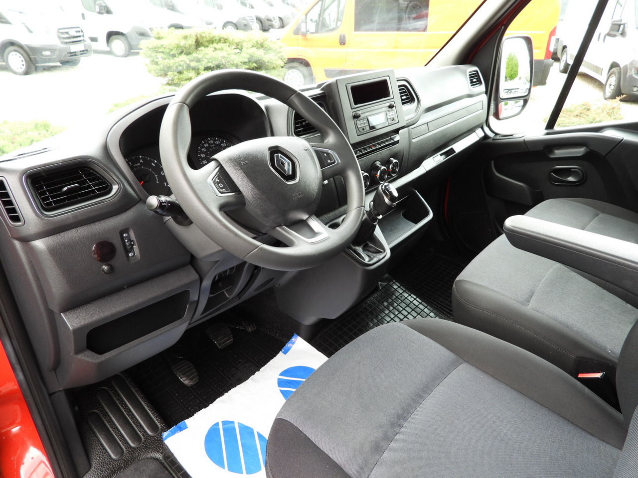 RENAULT MASTER TARPAULIN 10 PALLETS WEBASTO CRUISE CONTROL LED LIGHTS PNEUMATICS AIR CONDITIONING 165HP - Комбе со церада: слика 2 RENAULT MASTER TARPAULIN 10 PALLETS WEBASTO CRUISE CONTROL LED LIGHTS PNEUMATICS AIR CONDITIONING 165HP - Комбе со церада: слика 2