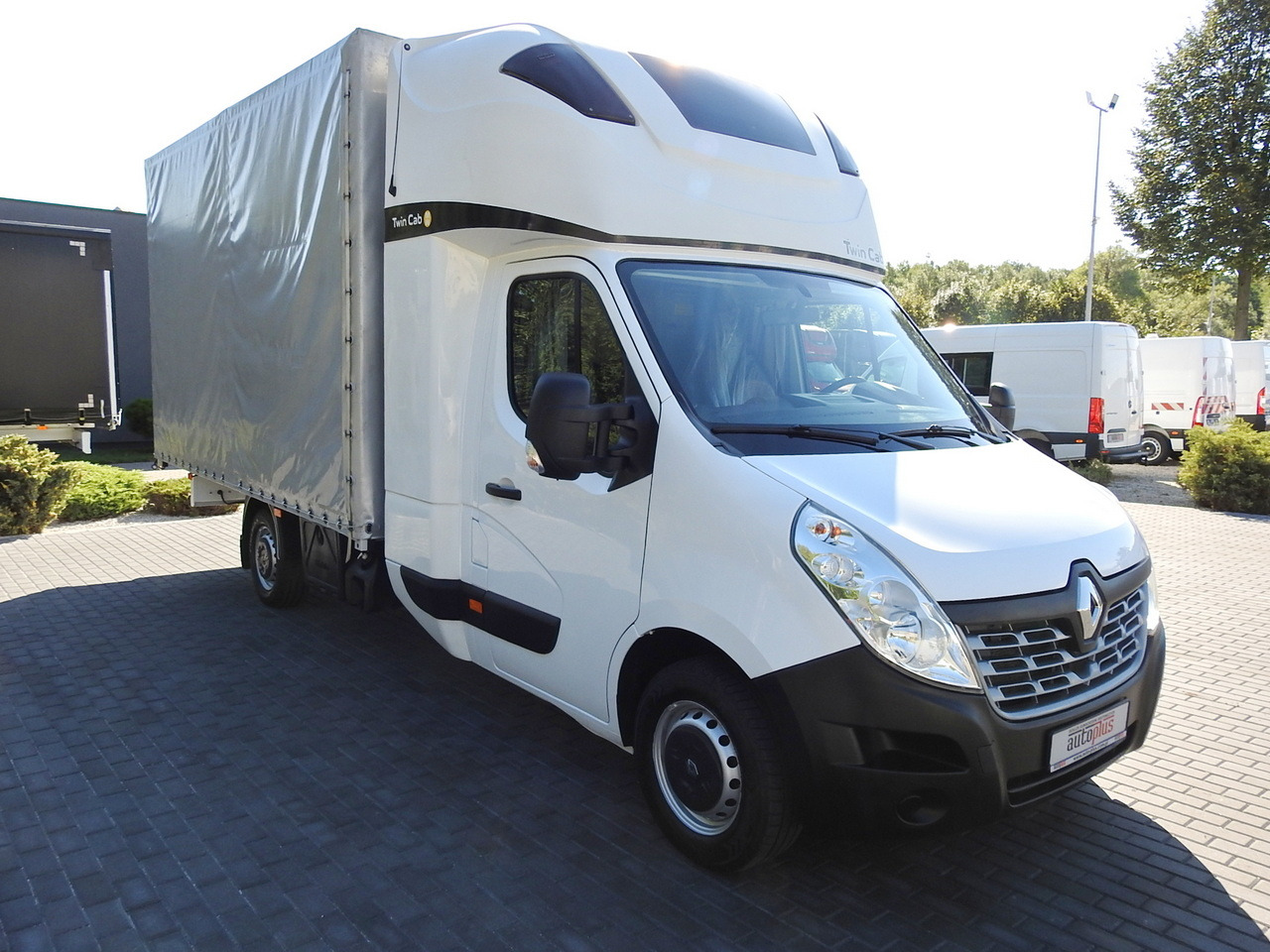 RENAULT MASTER TARPAULIN 8 PALLETS WEBASTO CRUISE CONTROL AIR CONDITIONING PNEUMATICS 170HP - Комбе со церада: слика 4 RENAULT MASTER TARPAULIN 8 PALLETS WEBASTO CRUISE CONTROL AIR CONDITIONING PNEUMATICS 170HP - Комбе со церада: слика 4
