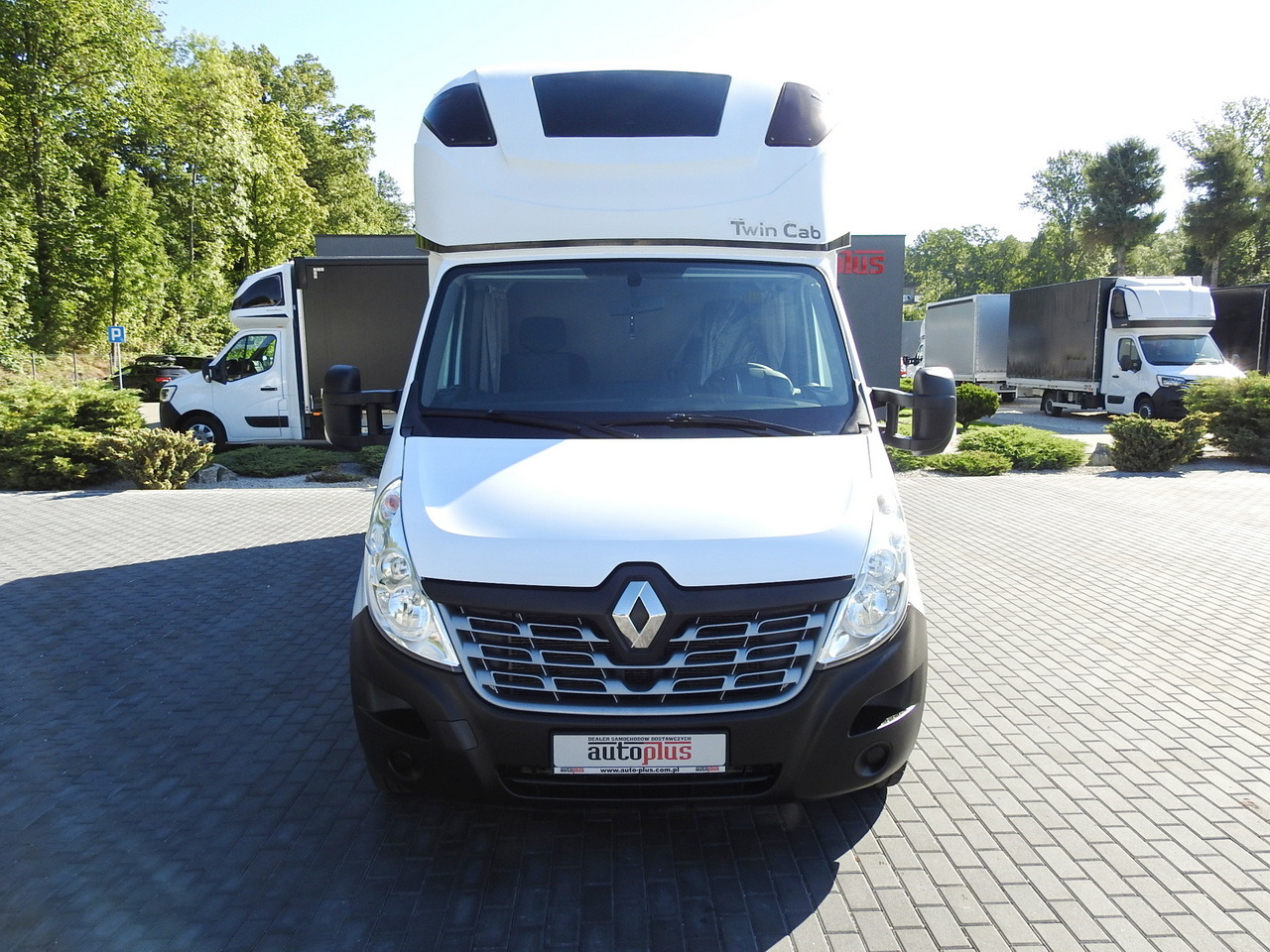 RENAULT MASTER TARPAULIN 8 PALLETS WEBASTO CRUISE CONTROL AIR CONDITIONING PNEUMATICS 170HP - Комбе со церада: слика 5 RENAULT MASTER TARPAULIN 8 PALLETS WEBASTO CRUISE CONTROL AIR CONDITIONING PNEUMATICS 170HP - Комбе со церада: слика 5