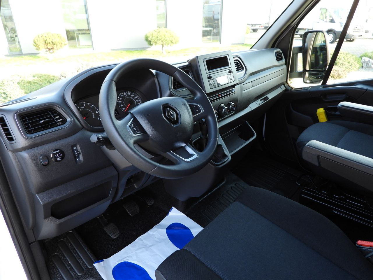 RENAULT MASTER TARPAULIN 8 PALLETS WEBASTO CRUISE CONTROL LED LIGHTS PNEUMATICS AIR CONDITIONING 165HP - Комбе со церада: слика 2 RENAULT MASTER TARPAULIN 8 PALLETS WEBASTO CRUISE CONTROL LED LIGHTS PNEUMATICS AIR CONDITIONING 165HP - Комбе со церада: слика 2