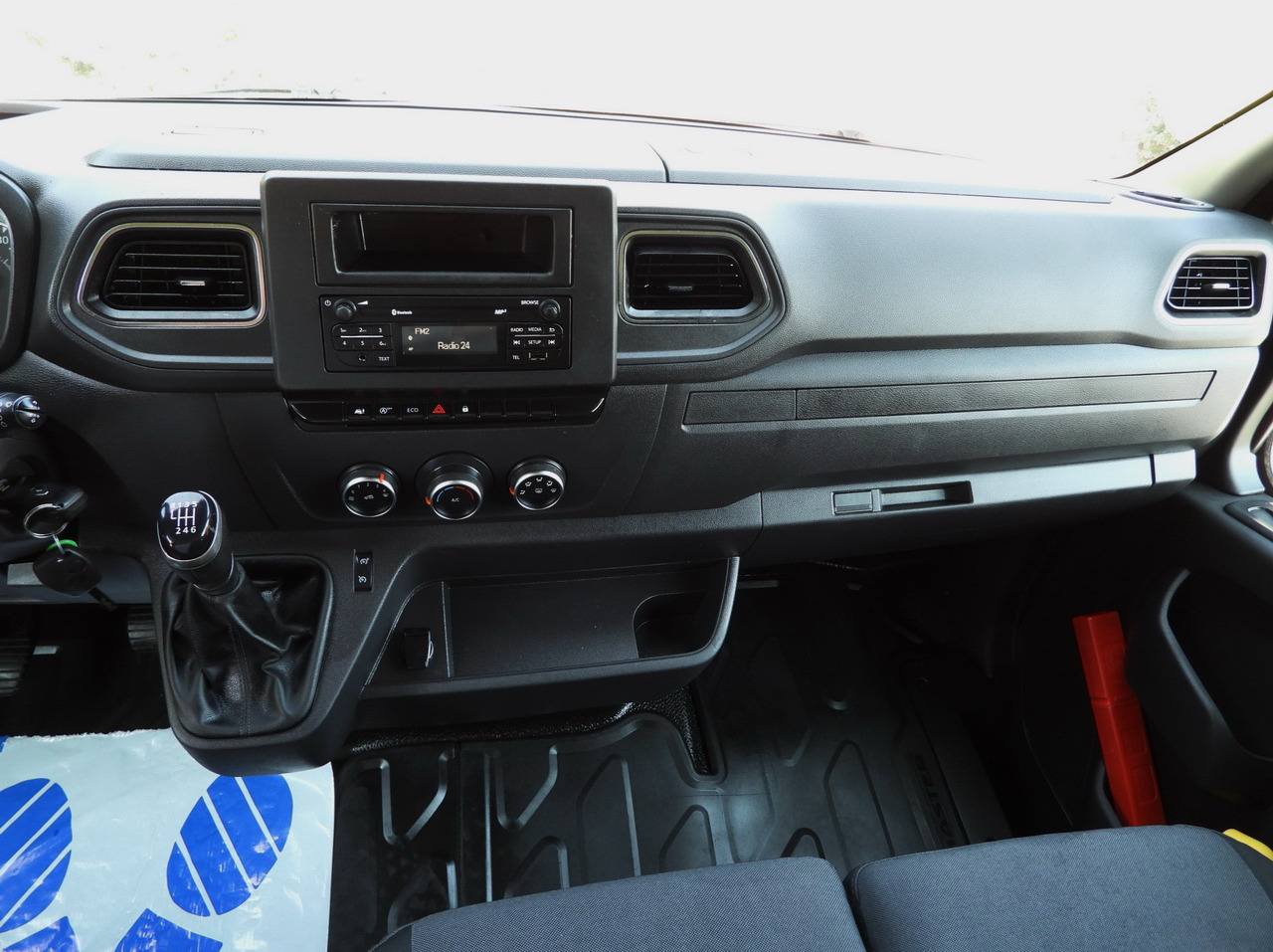 Комбе со церада RENAULT MASTER TARPAULIN LIFT 10 PALLETS WEBASTO CRUISE CONTROL LED LIGHTS PNEUMATICS AIR CONDITIONING 165HP: слика 32 Комбе со церада RENAULT MASTER TARPAULIN LIFT 10 PALLETS WEBASTO CRUISE CONTROL LED LIGHTS PNEUMATICS AIR CONDITIONING 165HP: слика 32