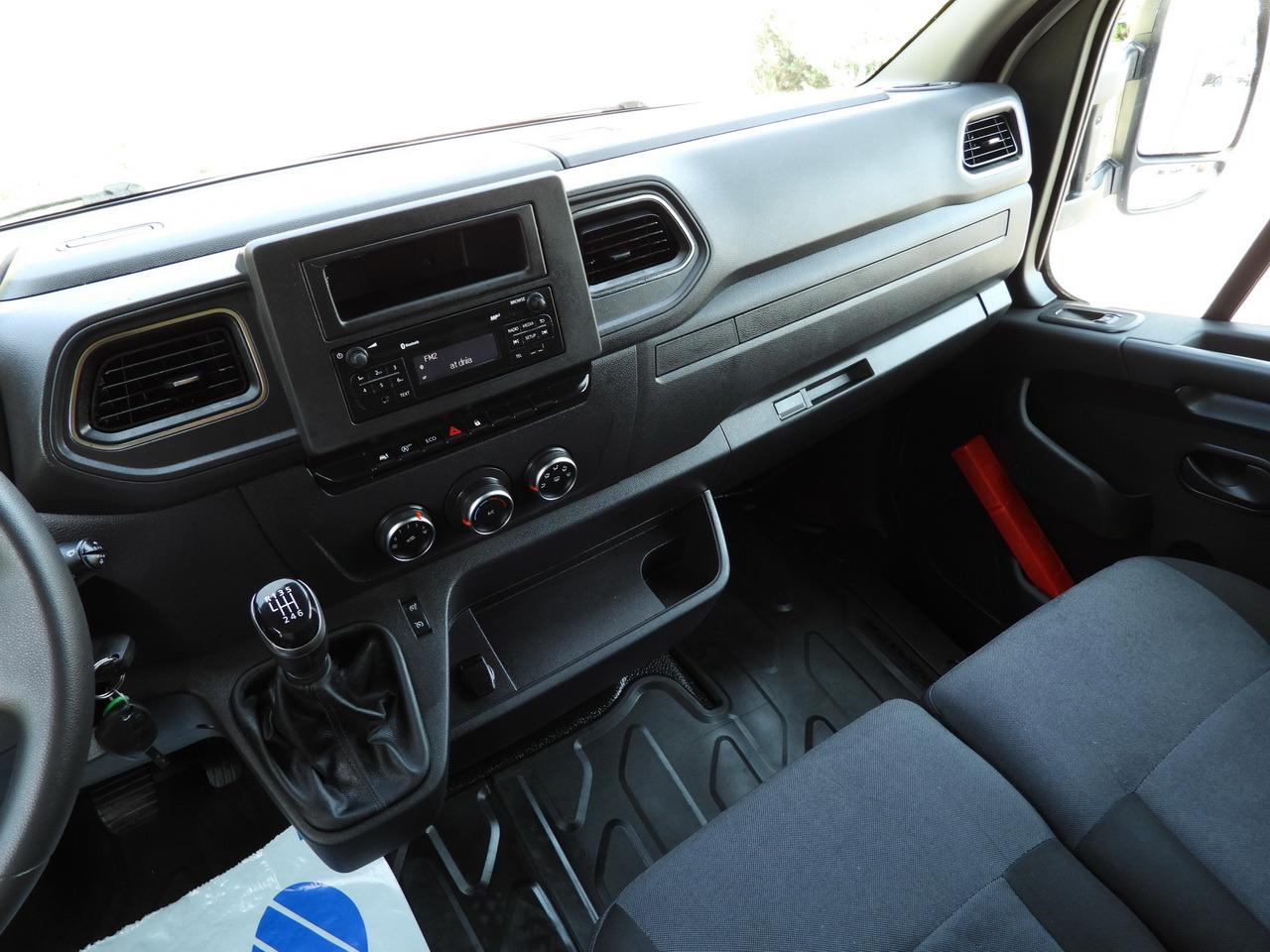 Комбе со церада RENAULT MASTER TARPAULIN LIFT 10 PALLETS WEBASTO CRUISE CONTROL LED LIGHTS PNEUMATICS AIR CONDITIONING 165HP: слика 34 Комбе со церада RENAULT MASTER TARPAULIN LIFT 10 PALLETS WEBASTO CRUISE CONTROL LED LIGHTS PNEUMATICS AIR CONDITIONING 165HP: слика 34