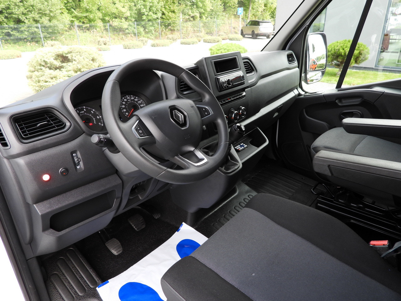 RENAULT MASTER TARPAULIN LIFT 8 PALLETS CRUISE CONTROL LED LIGHTS AIR CONDITIONING 145HP - Комбе со церада: слика 2 RENAULT MASTER TARPAULIN LIFT 8 PALLETS CRUISE CONTROL LED LIGHTS AIR CONDITIONING 145HP - Комбе со церада: слика 2